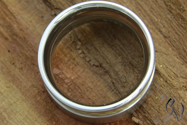 Schöner Ring aus Edelstahl und Gold 585/- mit einem Diamant